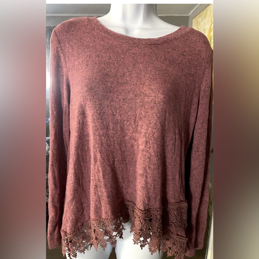 Soft, M, long sleeve top, Mosaic and company. Lace detail